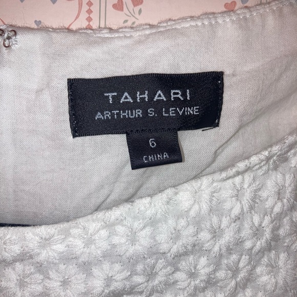 Stunning Tahari dress! Perfect for bridal showers or spring events! Size 6 - Picture 4 of 5